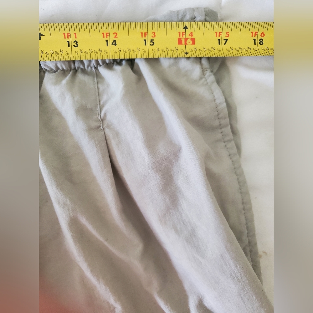 Columbia Sportswear Women's Shorts. Size L - Picture 6 of 9
